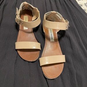 Steve Madden Tan Ankle Strap Sandals
Size 6
Slightly used